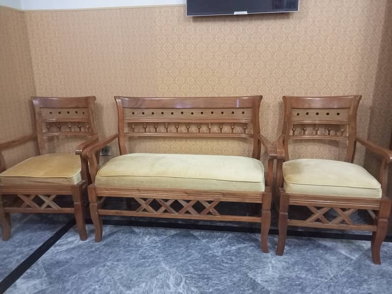 Solid wood set in good condition 2