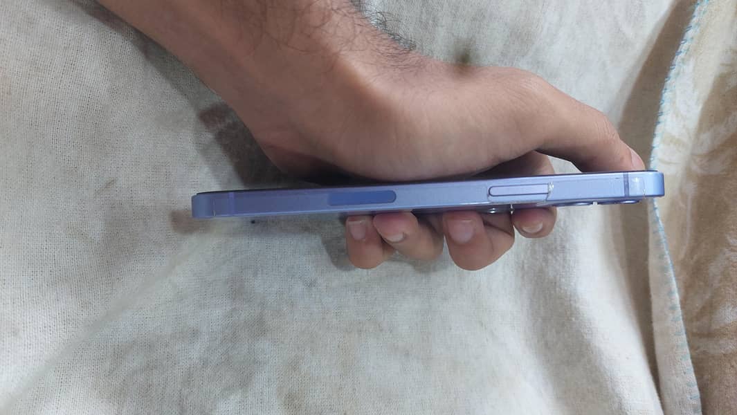 Apple iPhone 12 1