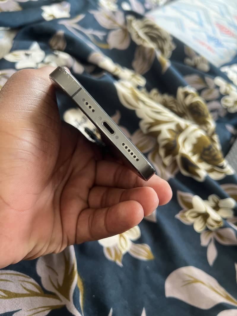 Apple iPhone 13 Pro Max 2