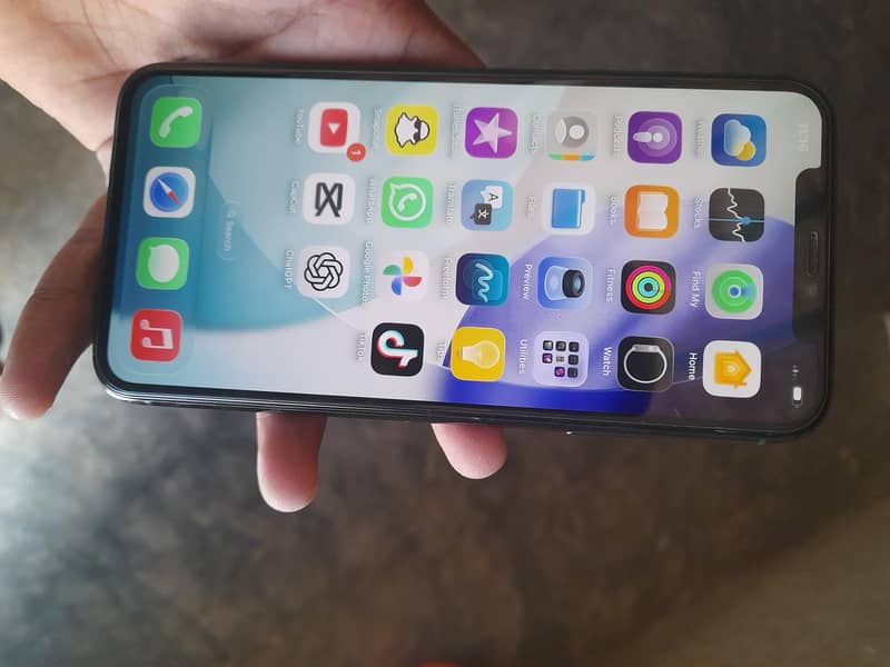 Apple iPhone 11 Pro Max 4