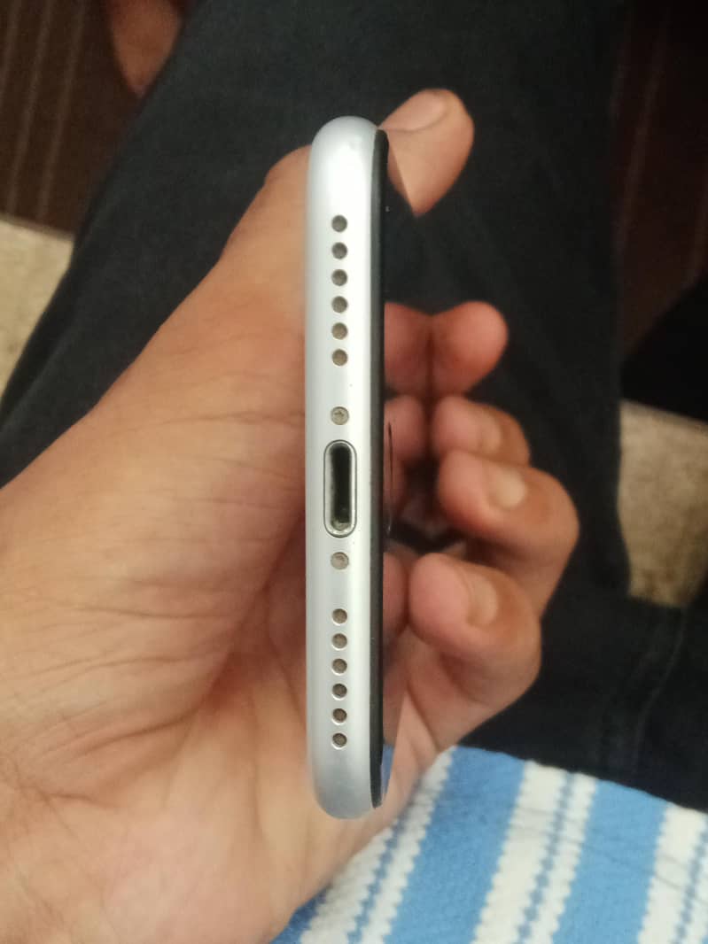 Apple iPhone 7 1