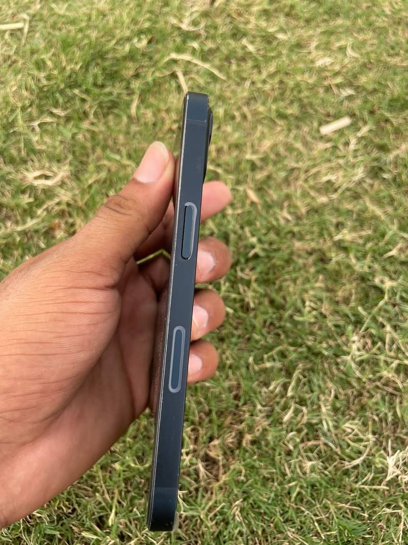 Apple iPhone 13 1