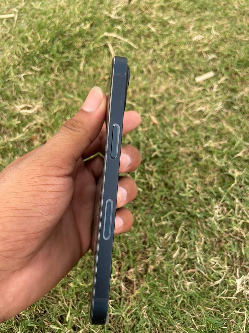 Apple iPhone 13 2