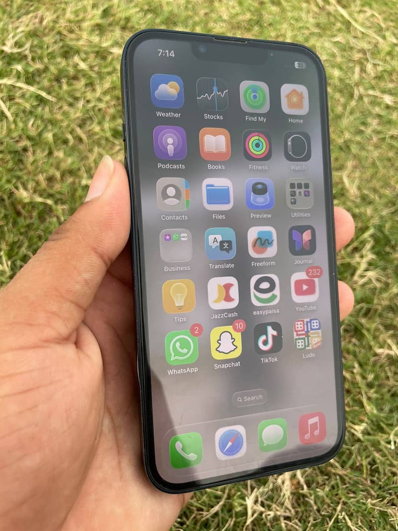 Apple iPhone 13 4