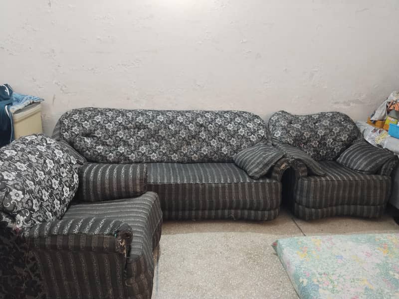 5 seaters sofa 0