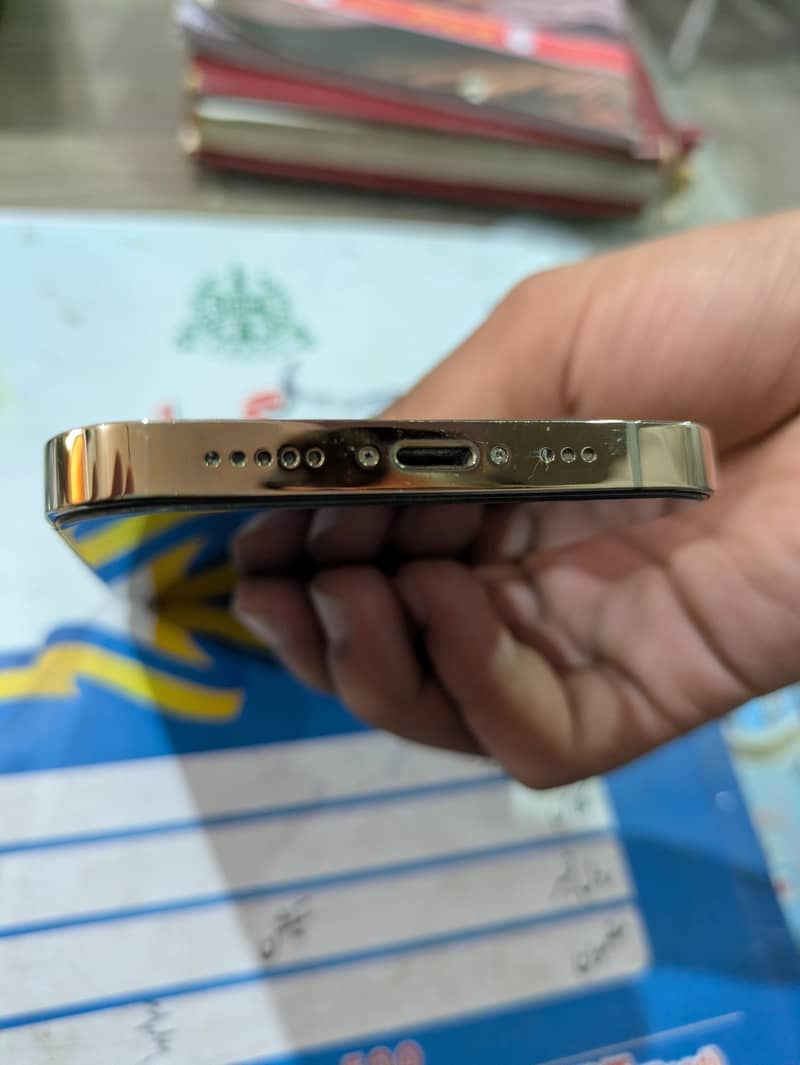 Apple iPhone 13 Pro 2