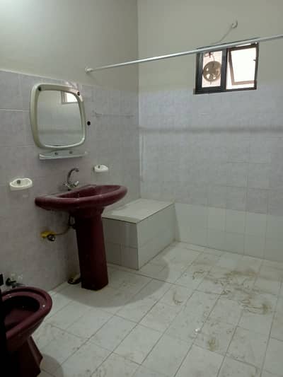 three bed dd portion with roof for rent in johar