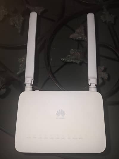 Huawei EchoLife EG8141A5 GPON Fiber Router / ONT Modem (With Adapter)