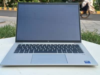 hp elitebook 840 g11 Ultra 5 32gb ram ddr5 Touch screen