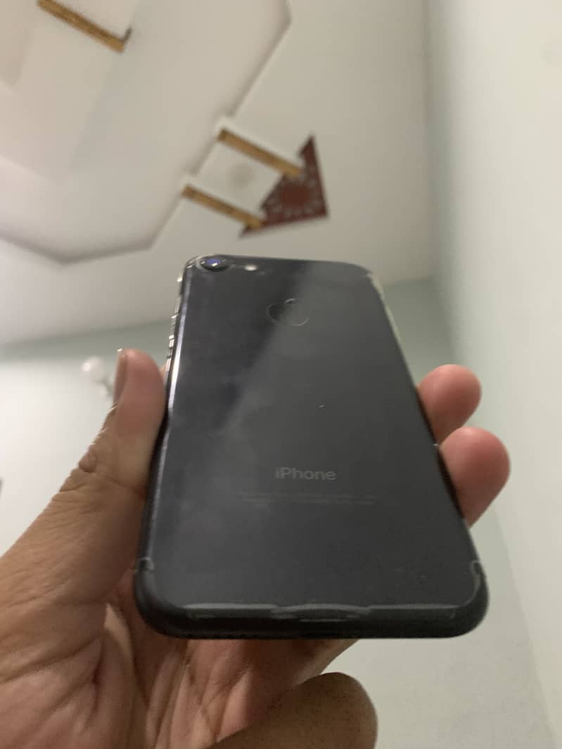 Apple iPhone 7 0