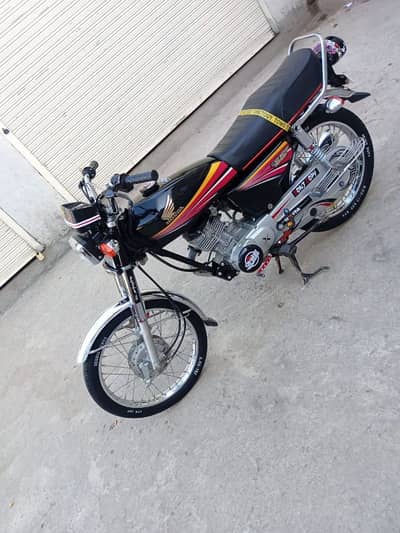 Honda 125cc bike urgent for sale WhatsApp number032-77-51-7898
