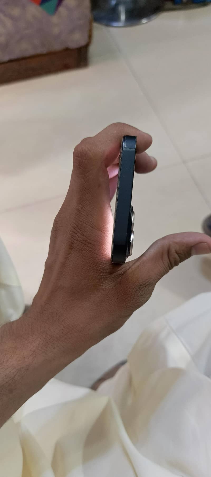 Apple iPhone 13 2