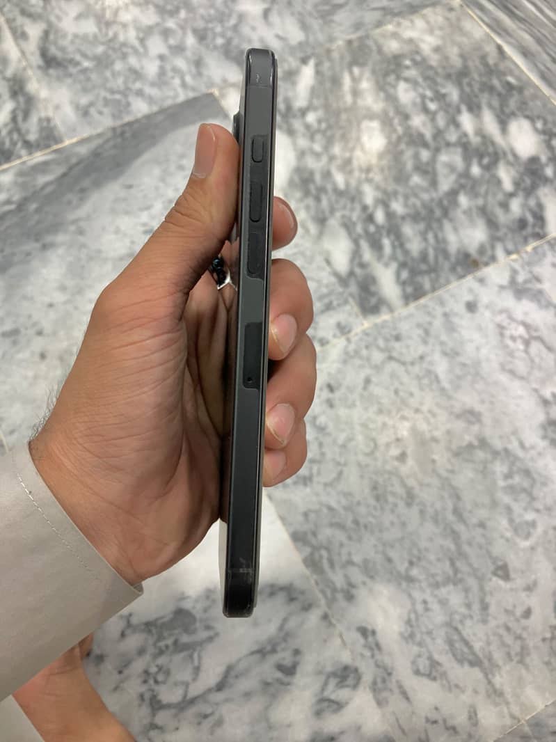 Apple iPhone 16 Pro Max 0