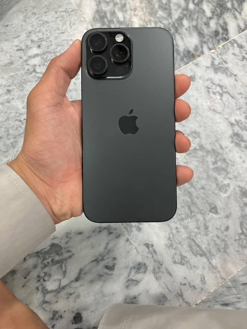 Apple iPhone 16 Pro Max 1