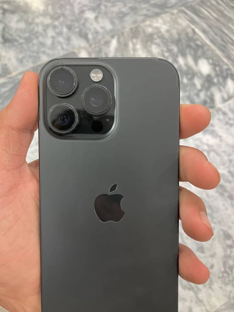 Apple iPhone 16 Pro Max 3