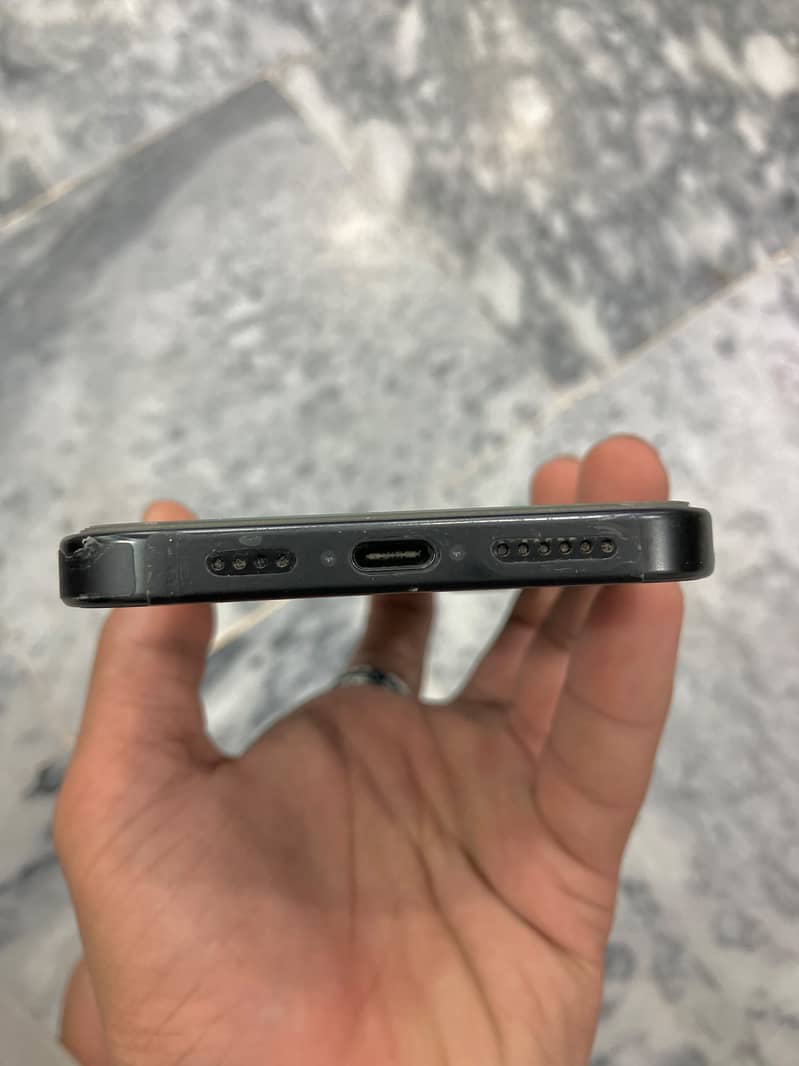 Apple iPhone 16 Pro Max 4