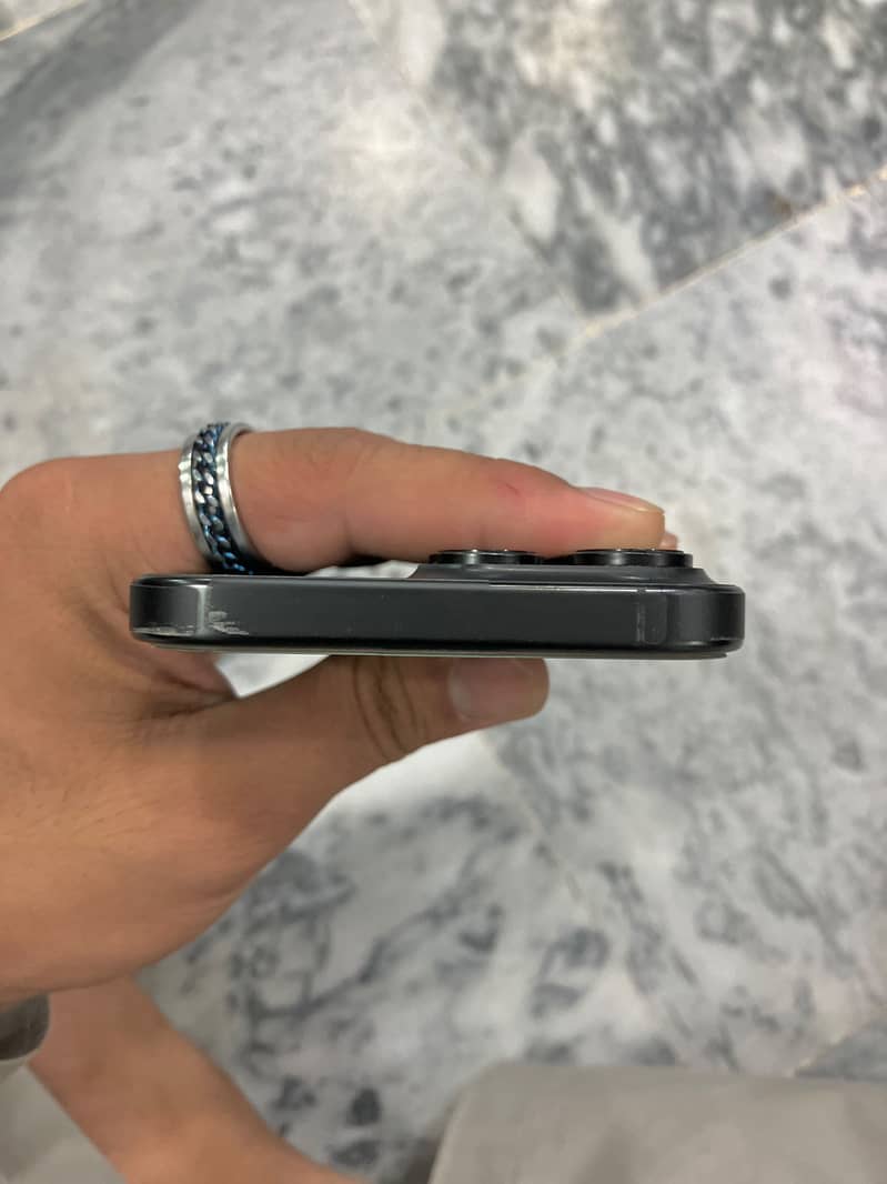 Apple iPhone 16 Pro Max 6