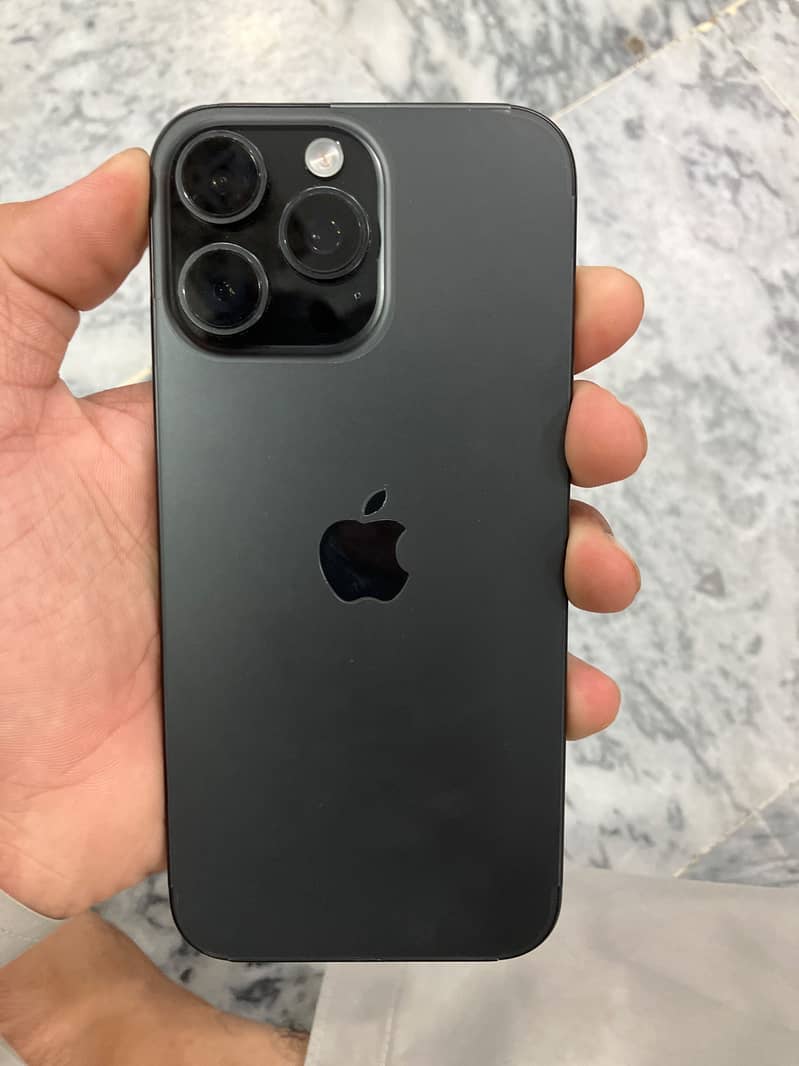 Apple iPhone 16 Pro Max 10