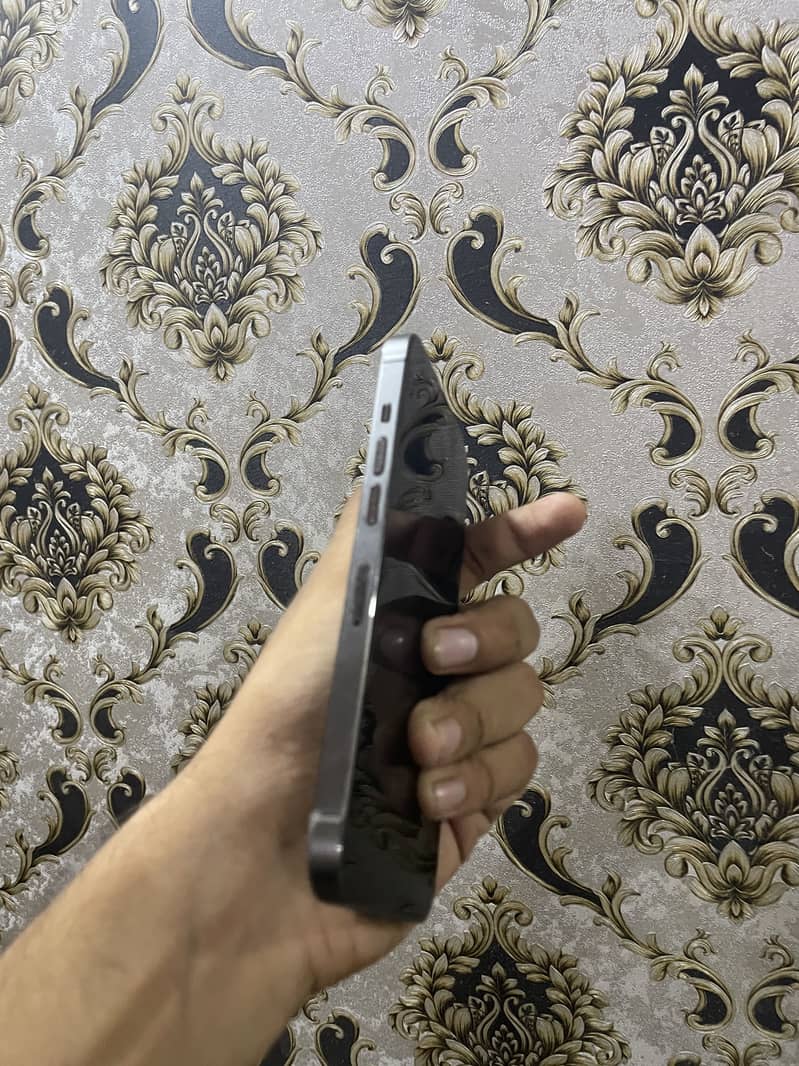Apple iPhone 13 Pro 4