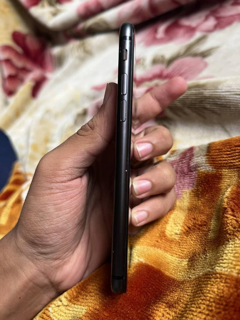 Apple iPhone 8 5