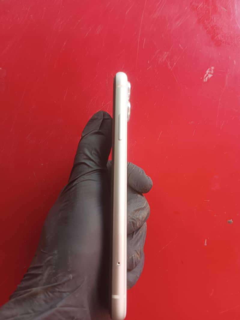 Apple iPhone 11 simple 4