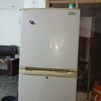 frige orient medm siz total original no rapir  ok excleint colling