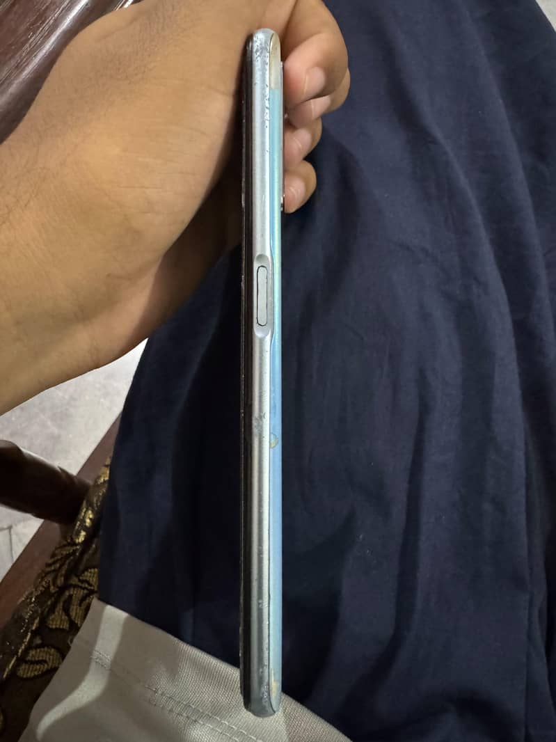 OPPO A76 1
