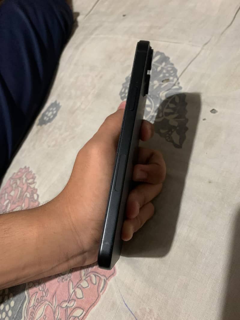 Apple iPhone 15 plus 6