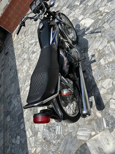 125 honda 18 modal condition 25 modal urgant sale03157319402whatsap