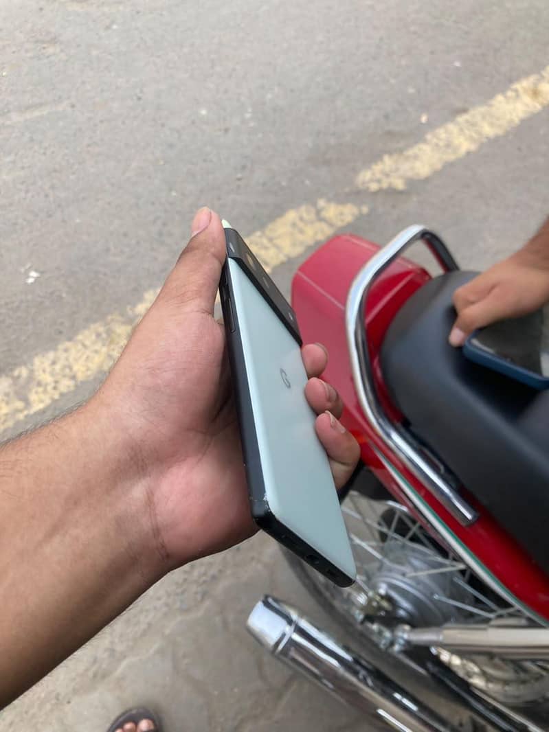 Google Pixel 6 4
