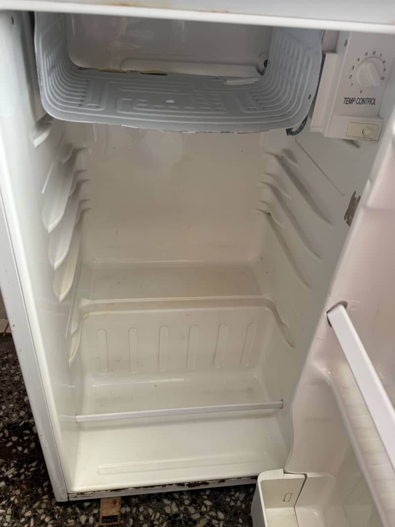 Mini Fridge 1