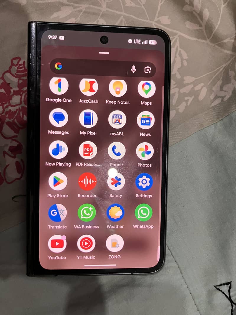 Google pixel fold 12