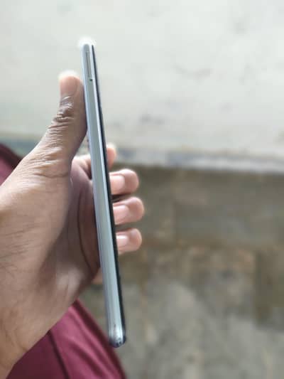 10/9 y12s 16k front Glass break 1000 ka new lag jaata hai