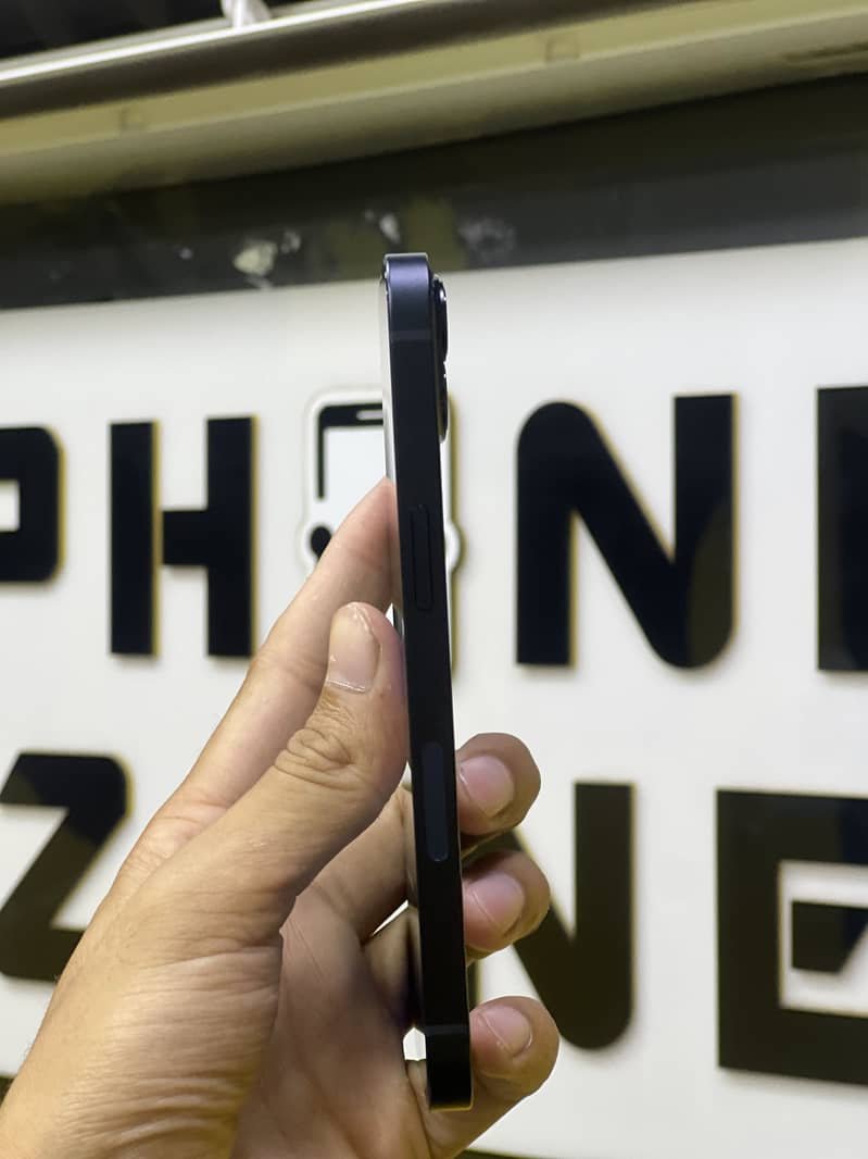 Apple iPhone 13 1