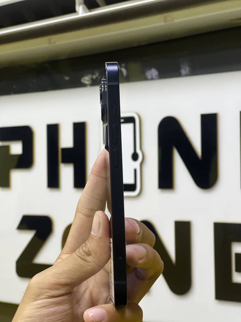 Apple iPhone 13 2