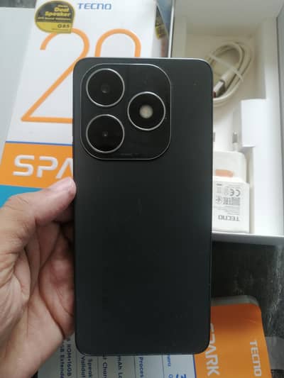 Tecno Spark 20.8/256 no open reper . one hand use