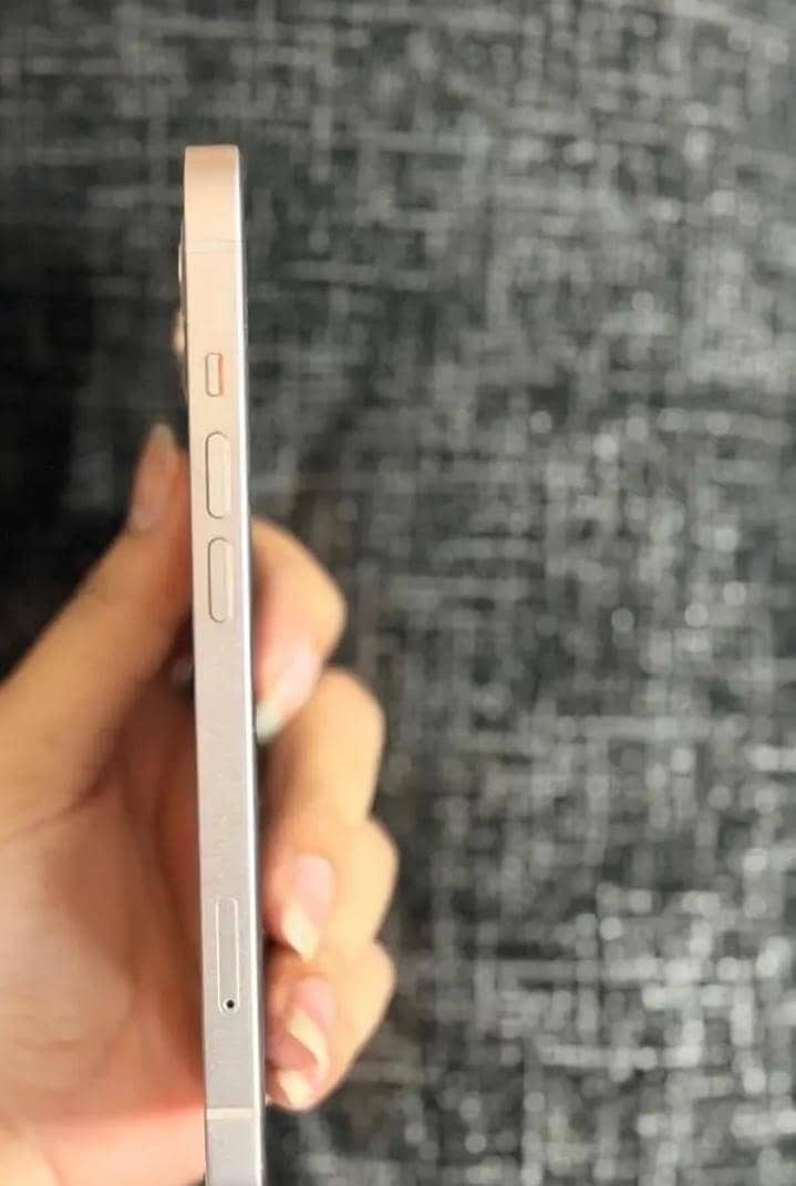 Apple iPhone 13 4