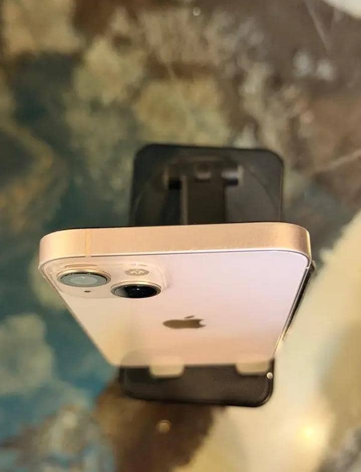 Apple iPhone 13 5
