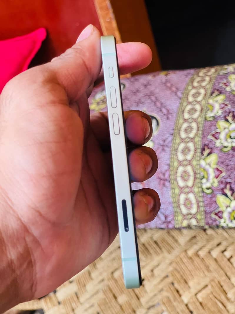 Apple iPhone 12 mini 4