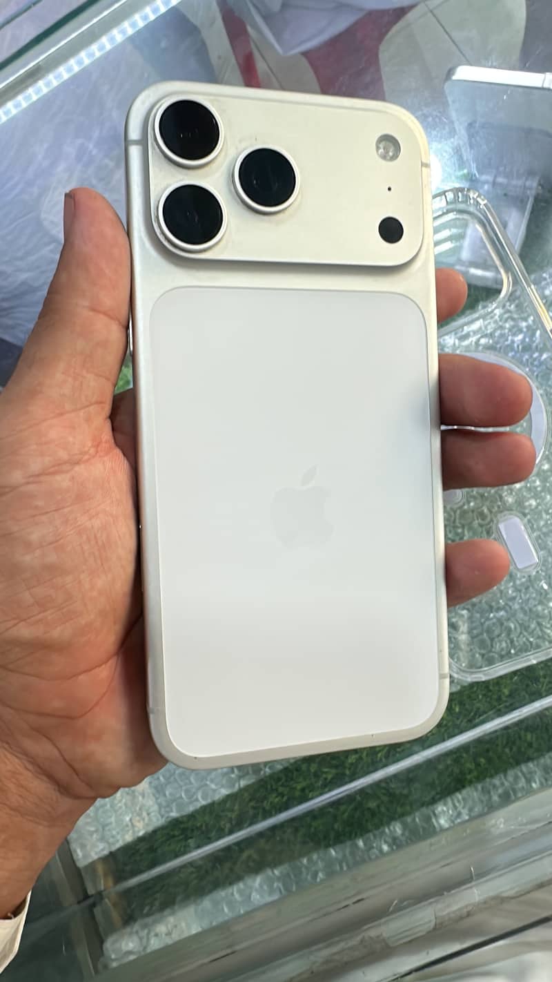 Apple iPhone 17 Pro Max 0