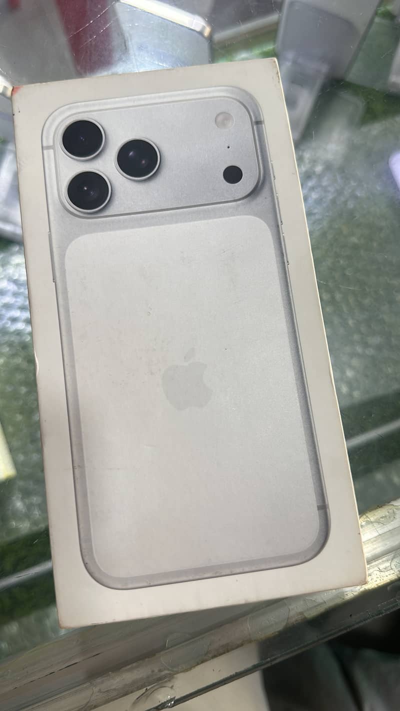 Apple iPhone 17 Pro Max 1