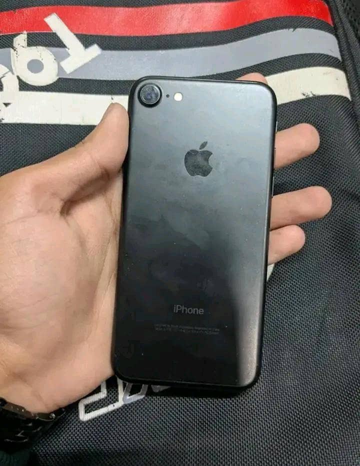 Apple iPhone 7 0