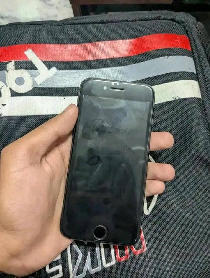 Apple iPhone 7 1