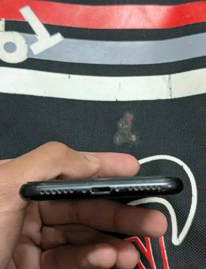 Apple iPhone 7 4