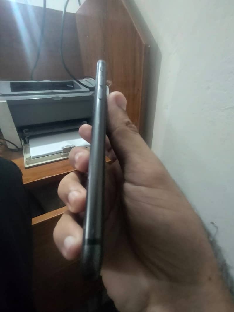 Apple iPhone 8 0
