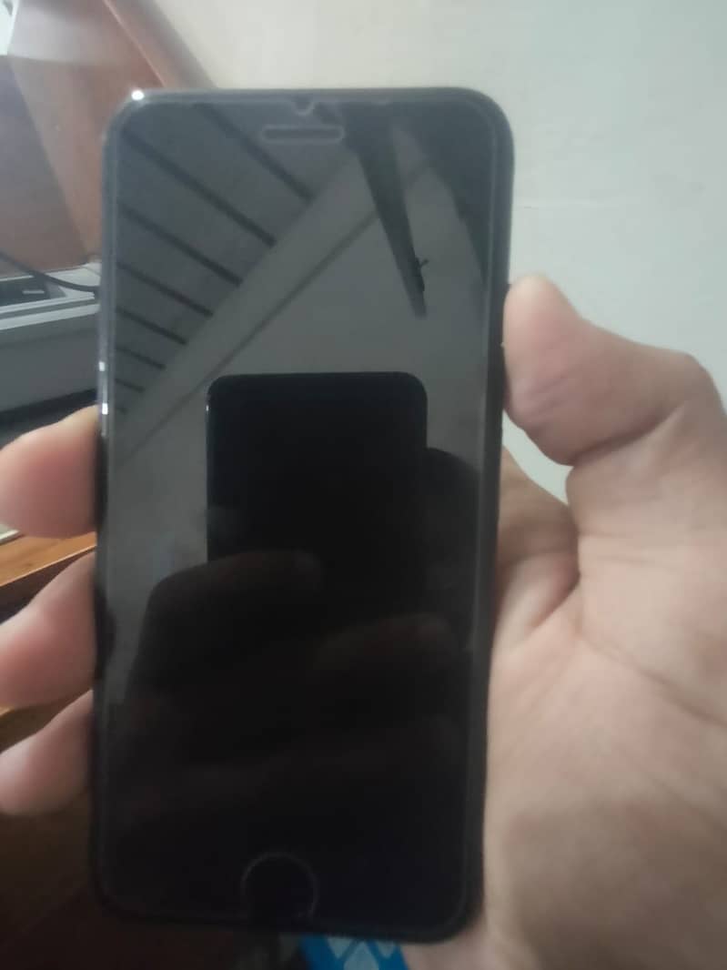 Apple iPhone 8 1