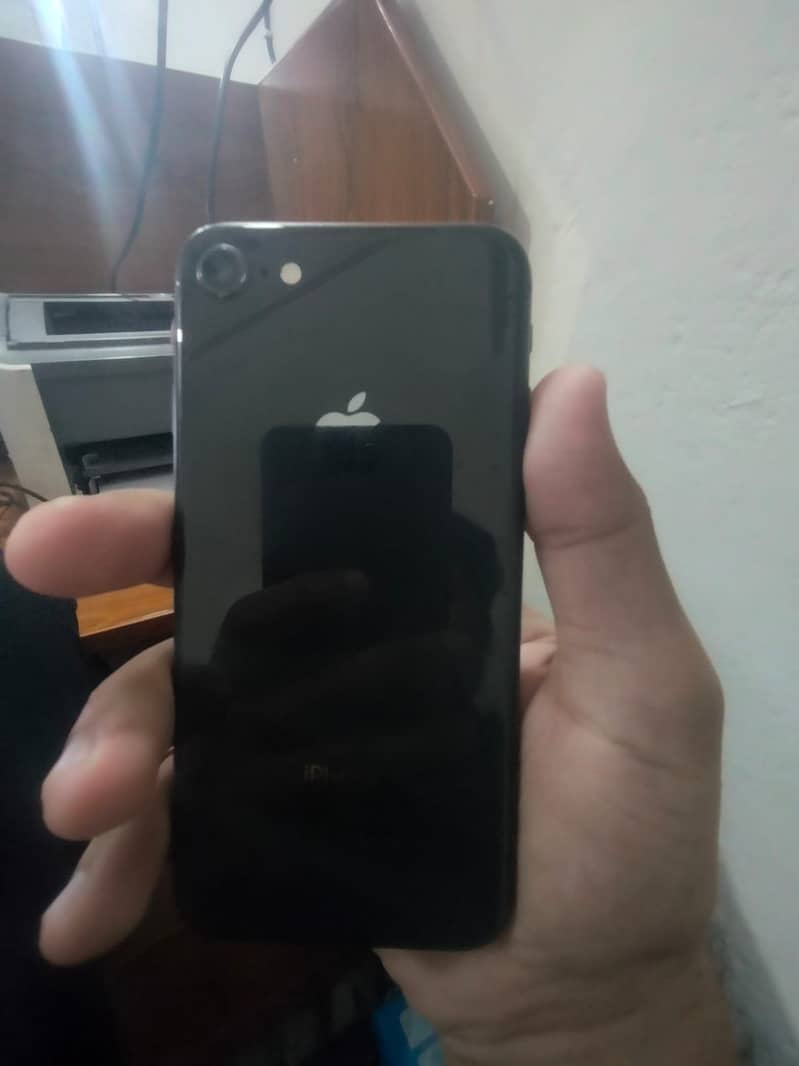 Apple iPhone 8 3