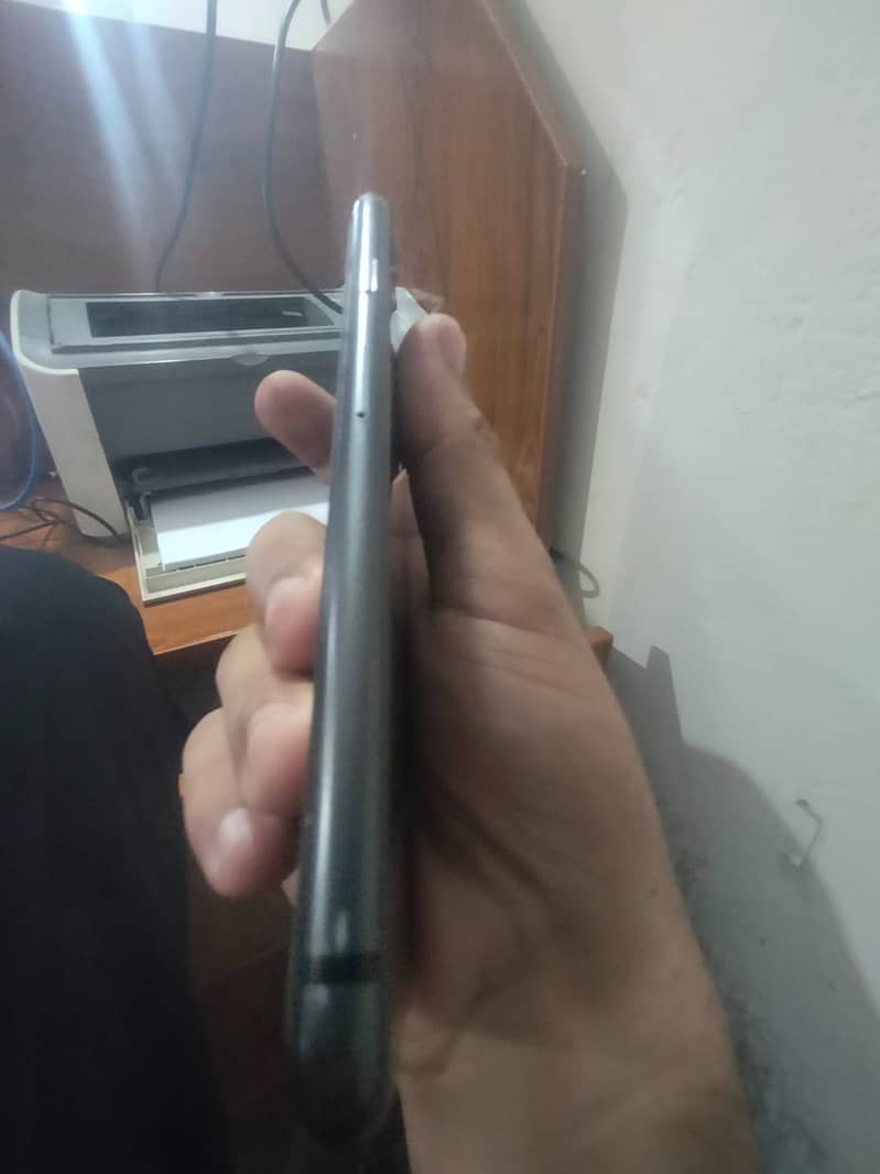 Apple iPhone 8 4