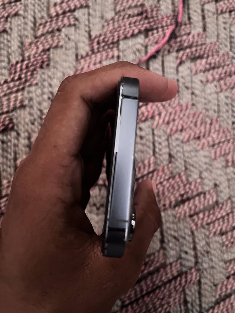 Apple iPhone 13 Pro 2