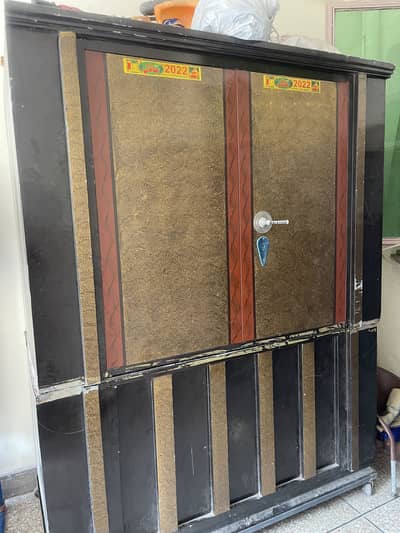 7 foot length aur 5.5 foot width,slighty used and 2 compartments